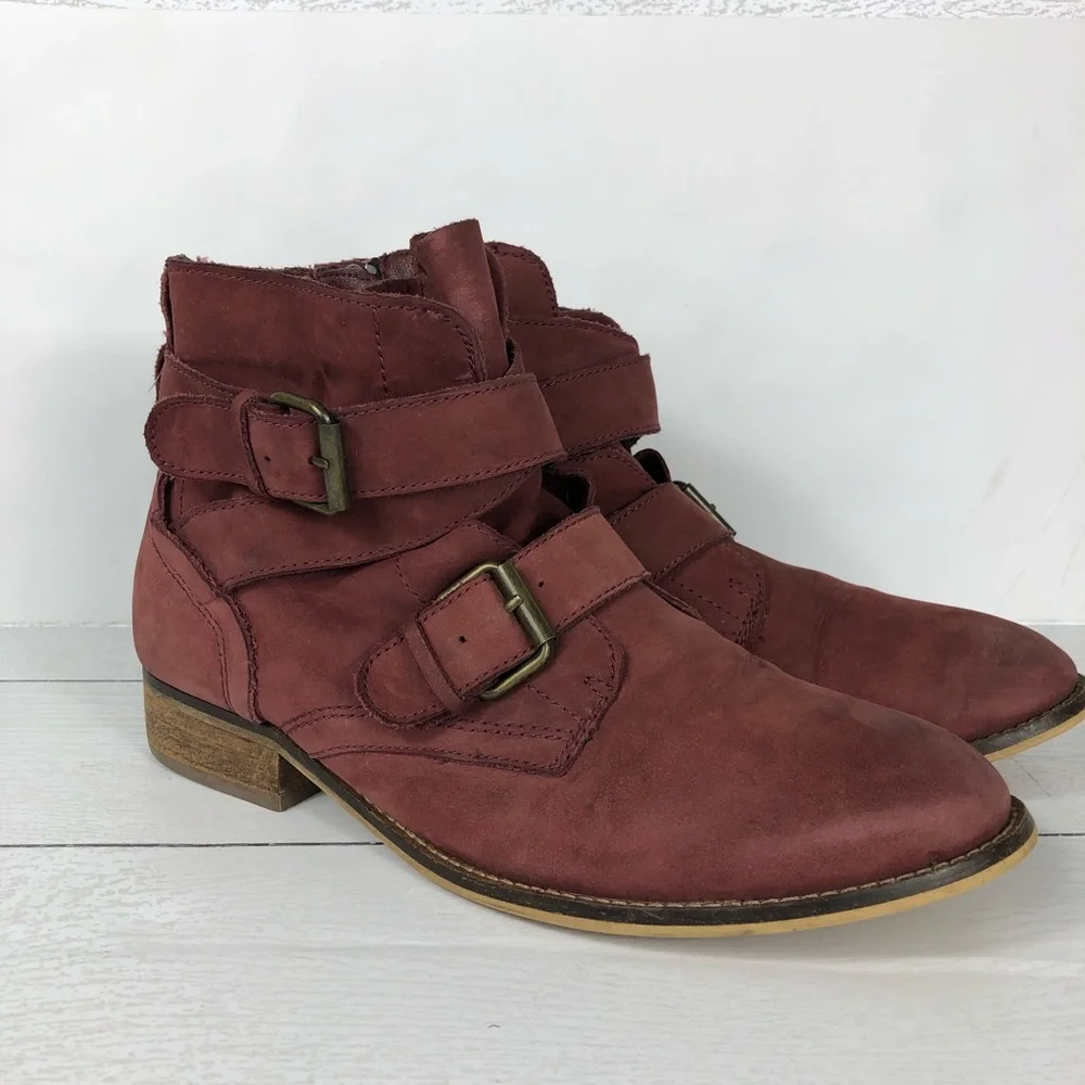 Steve‎ Madden Territory burgundy nubuck Ankle Buckles Booties Size 10
